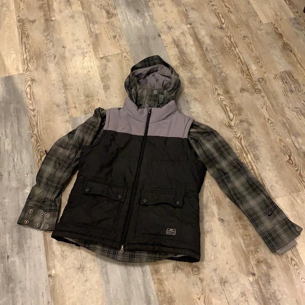 Nike Women’s Storm-Fit Ski/Snowboard Jacket, M